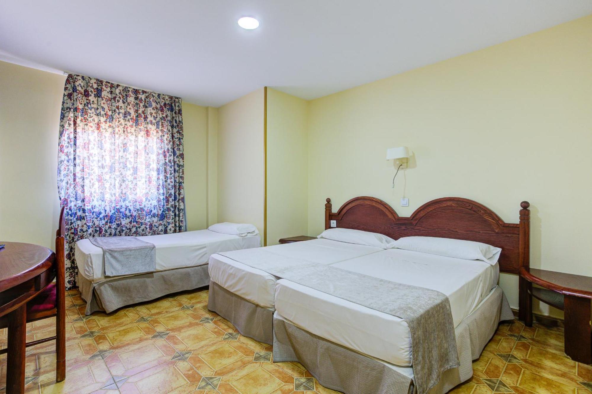 Hotel Pizarro Humanes de Madrid Luaran gambar