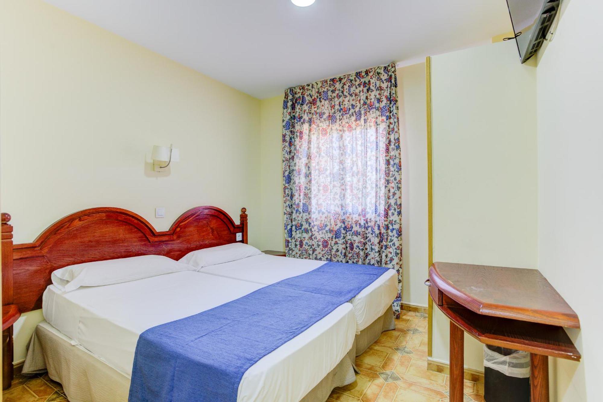 Hotel Pizarro Humanes de Madrid Luaran gambar