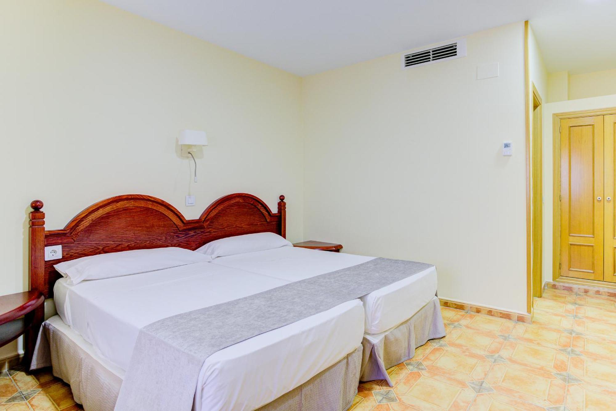 Hotel Pizarro Humanes de Madrid Luaran gambar